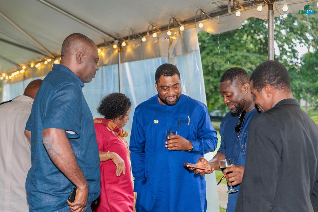 Side conversations continue after the formal remarks.
